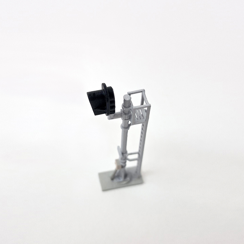 N Scale Free Standing Modern D-Type Snow Hood Mast Signal Set without LED's.