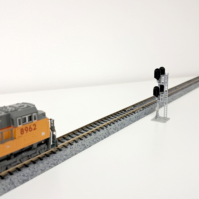 N Scale Free Standing Modern D-Type Snow Hood Mast Signal Set without LED's.